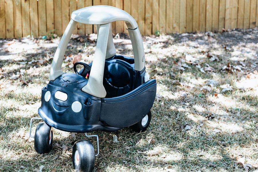 It’s #thriftshopchallenge week and I’m so excited to be sharing all of the details of how I took a couple of Little Tikes pieces from the thrift store and gave them some love so they aren’t such, um, eyesores in my backyard!
